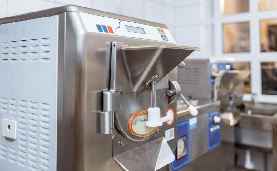 perawatan ice machine