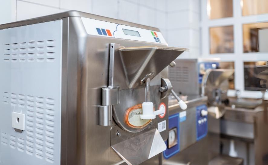 mesin pembuat ice cream